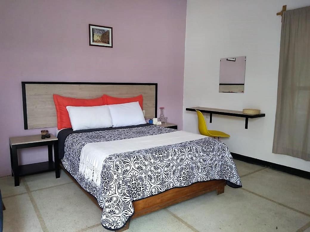 Отель Casa Nina Oaxaca Экстерьер фото