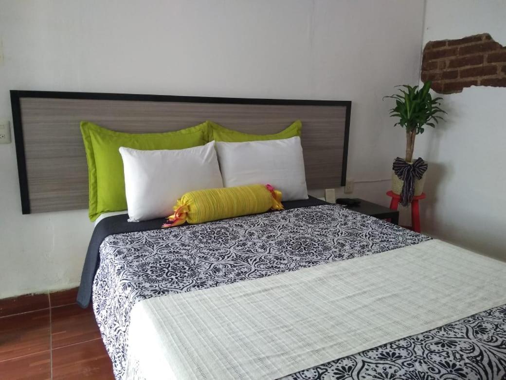 Отель Casa Nina Oaxaca Экстерьер фото